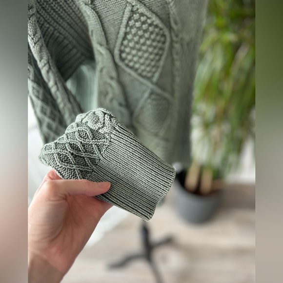 Aerie green cable knit sweater - Picture 15 of 15